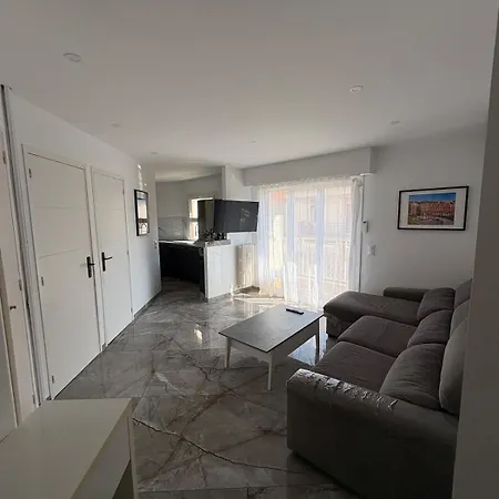 Modern Apartment, Air Conditioning, Balcony Liberation *