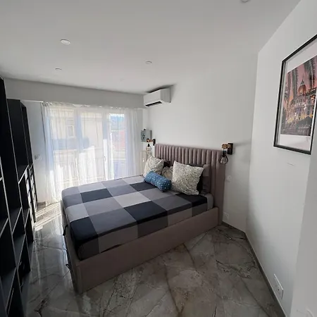 Modern Apartment, Air Conditioning, Balcony Liberation